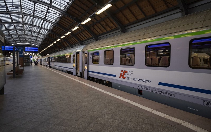 PKP Intercity orders more snack machines for trains