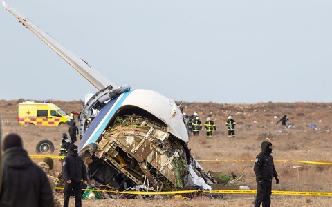 Azerbaijan Airlines: Przyczyną katastrofy "fizyczna i techniczna ingerencja z zewnątrz"