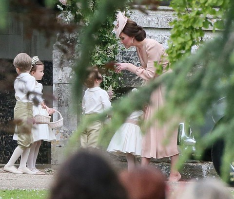 Księżna Cambridge karci małego George'a. Co zrobił na ślubie Pippy?