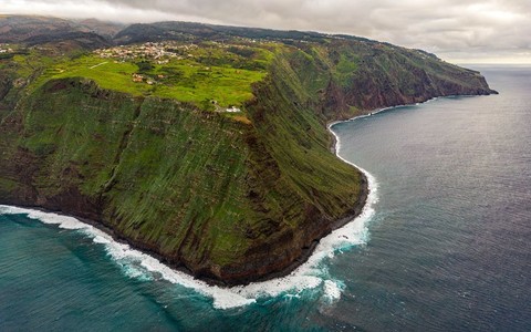 Poles stranded on a cliff in Madeira by high tide rescued