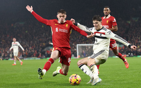 Leader Liverpool draw with Manchester United