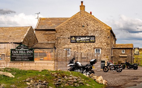 UK: 10 people and a dog stuck in the highest pub in the country