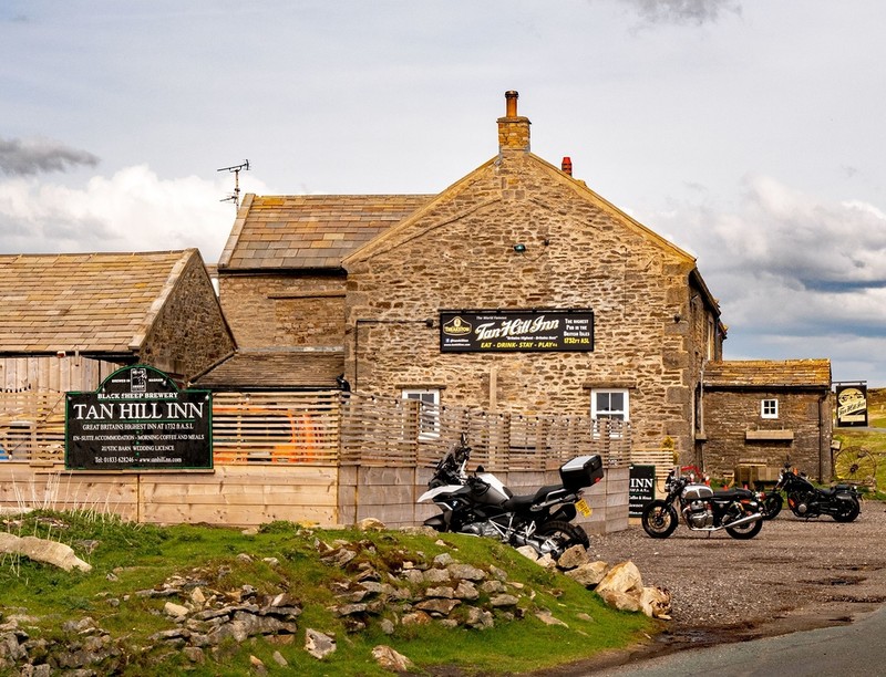 UK: 10 people and a dog stuck in the highest pub in the country