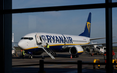 Ryanair pozwał pasażera, który zakłócił lot i domaga się od niego 15 tys. euro