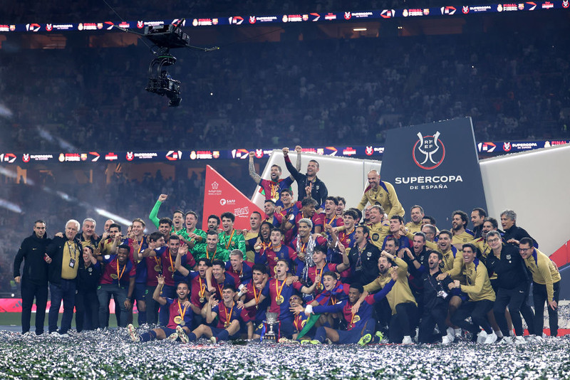 Supercopa de España: Barcelona triumph, Lewandowski goal, Szczęsny red card 