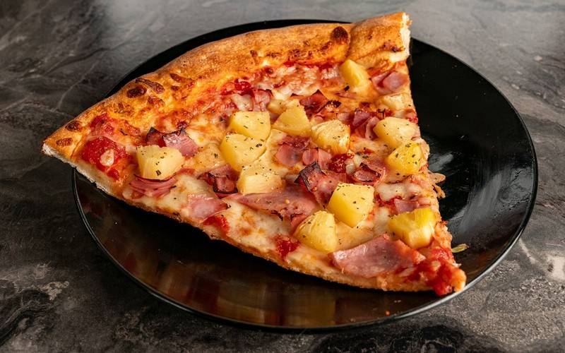 Restauracja w Norwich każe płacić 100 funtów za pizzę z ananasem
