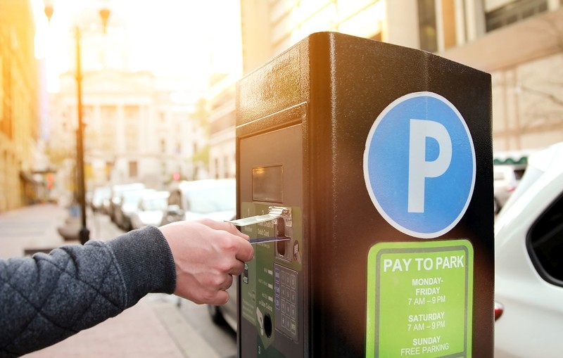 Będą nowe przepisy mające pomóc kierowcom uniknąć surowych mandatów parkingowych