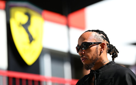 Formuła 1: Hamilton oficjalnie zaprezentowany. "Zaczynamy nową erę w historii Ferrari"