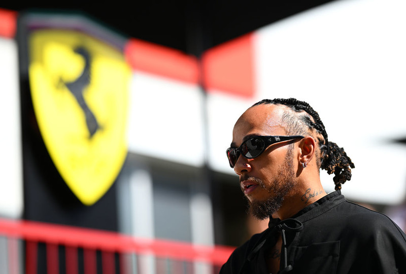 Formuła 1: Hamilton oficjalnie zaprezentowany. "Zaczynamy nową erę w historii Ferrari"