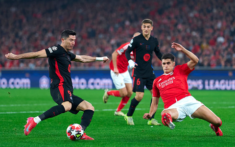 Football Champions League: Two goals by Lewandowski, mistakes by Szczesny, crazy triumph by Barca