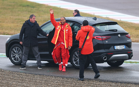 Formula 1: Hamilton at the wheel of a Ferrari car for the first time