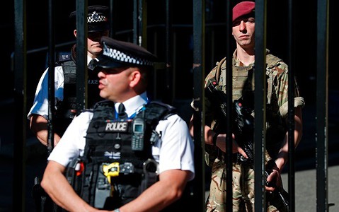 Brytyjska policja wznowiła wymianę informacji z amerykańskimi służbami