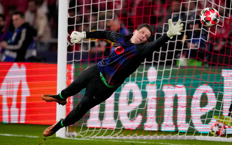 Szczesny's mistakes reignite debate over Barcelona's goalkeeping staffing