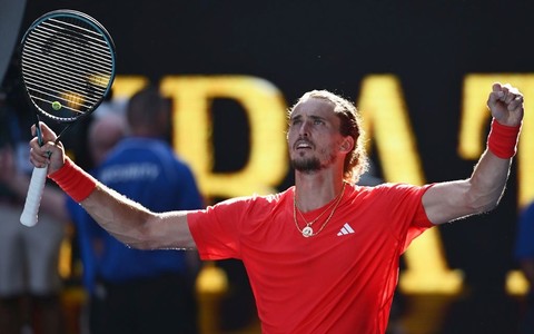 Australian Open: Zverev pierwszym finalistą po kreczu Djokovica