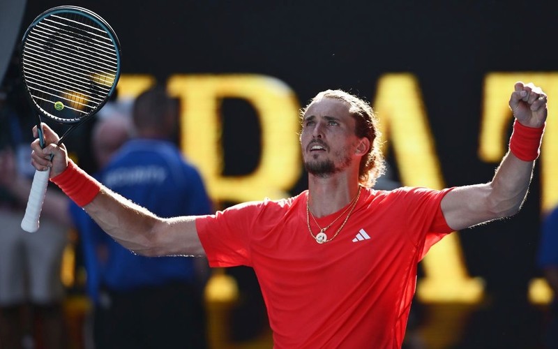 Australian Open: Zverev pierwszym finalistą po kreczu Djokovica