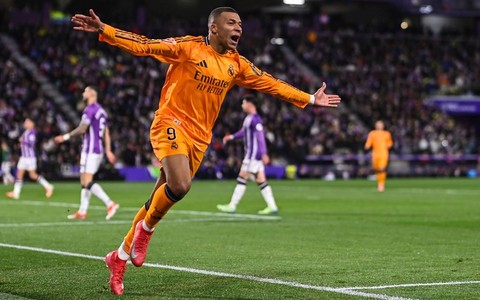 Liga hiszpańska: Real umocnił się na pozycji lidera, hat-trick Mbappe