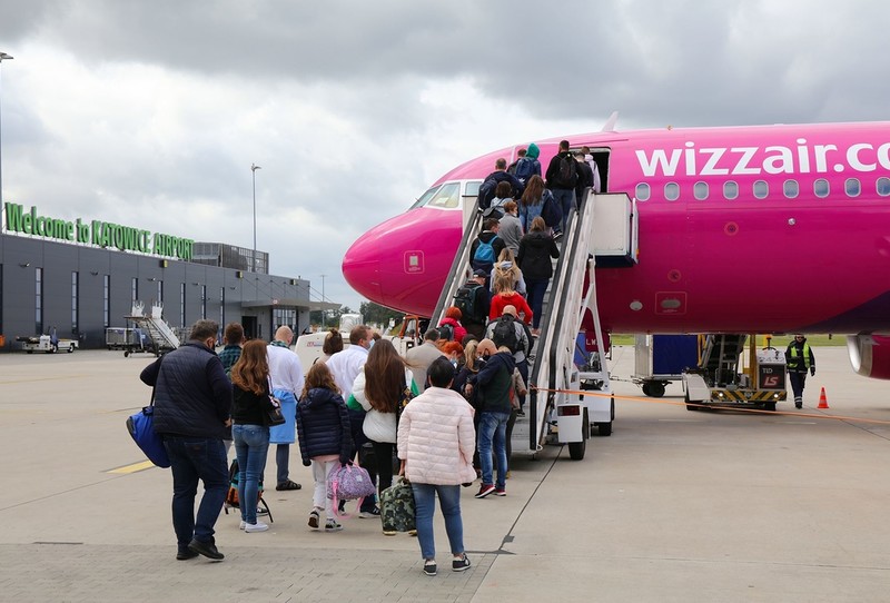 Wizz Air przewiózł w 2024 r. ponad 12 mln osób w Polsce i prawie 63 mln na świecie