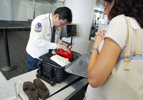 Do USA laptopy tylko w luku bagażowym? Terroryści mają "obsesję"