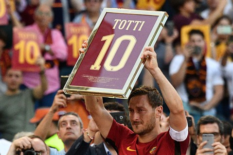 Emotion wells as Francesco Totti ends an era at AS Roma after 25 years