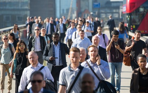 Populacja UK gwałtownie rośnie. Opozycja apeluje o ograniczenie liczby wydawanych wiz