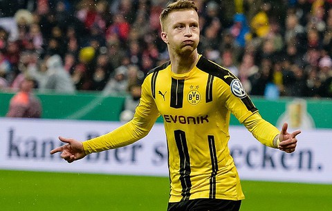 Borussia Dortmund's Marco Reus set for six months out injured