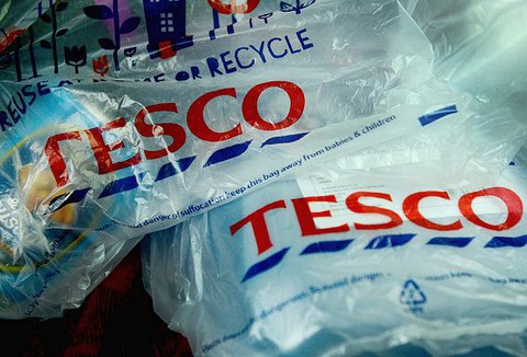 Tesco przygotowuje się do wycofania ze sprzedaży jednorazowych toreb