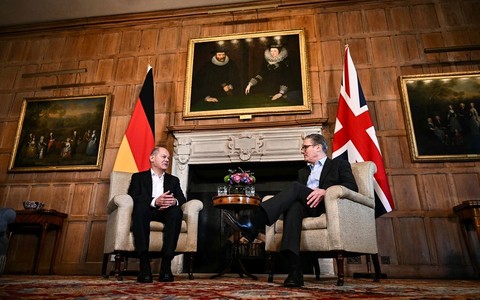 UK: Starmer spotkał się z Scholzem, poparł zacieśnianie relacji z UE