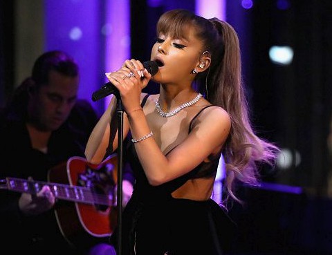 Ariana Grande i gwiazdy zagrają w niedzielę w Manchesterze