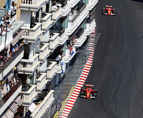 Niki Lauda: Vettel jest na dobrej drodze do tytułu