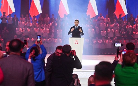 Sondaż dla Radia ZET: Trzaskowski na czele, drugi Nawrocki, trzeci Mentzen