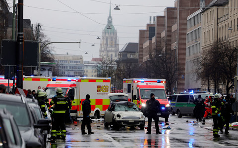 Niemcy: Samochód wjechał w grupę ludzi w Monachium. Policja ujęła kierowcę