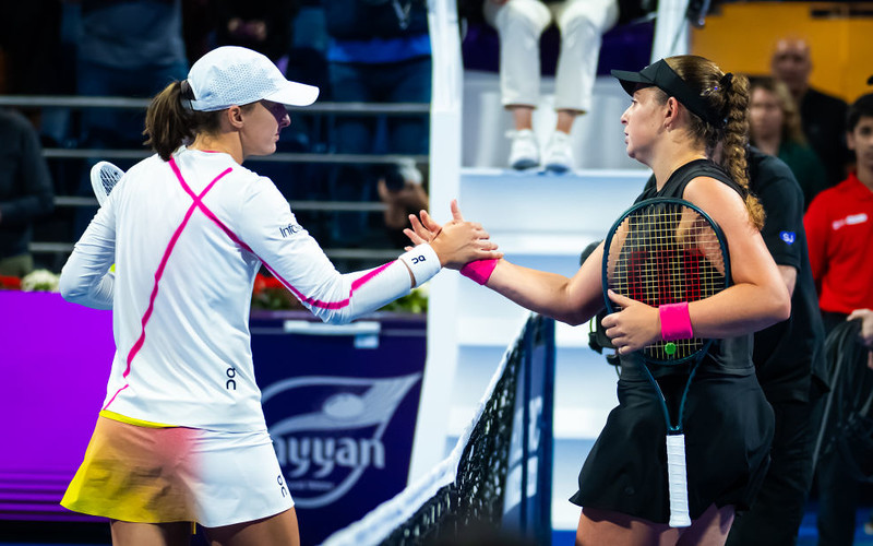 Turniej WTA w Dausze: Świątek odpadła w półfinale po porażce z Ostapenko