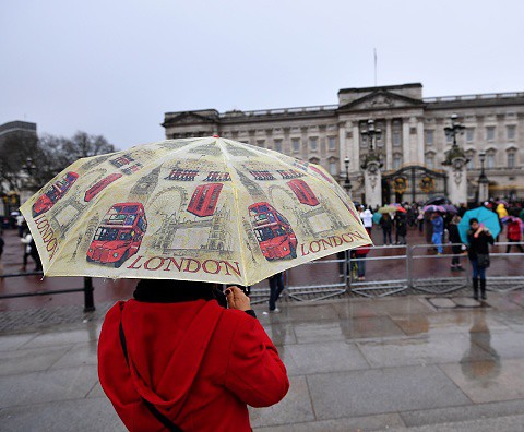 Met Office issues flood warning with torrential downpours set to batter capital
