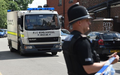 Zamach w Manchesterze: Policja namierzyła samochód "ważny dla śledztwa"