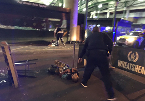 Zamach w Londynie: 8 policjantów i ponad 50 strzałów do zamachowców
