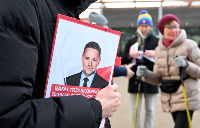 Sondaż IBRiS dla "Wydarzeń" Polsatu: Trzaskowski wciąż na prowadzeniu, Nawrocki tuż za nim