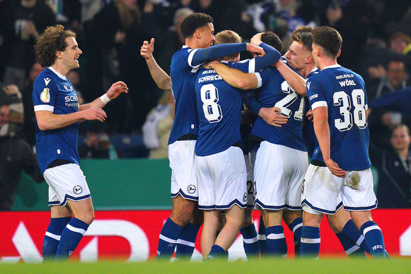 Puchar Niemiec: Trzecioligowa Arminia sensacyjnym półfinalistą