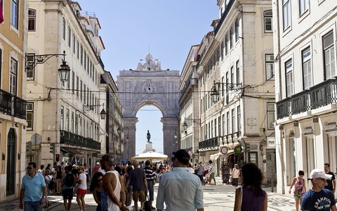 Portugalczycy częściej kojarzą Polskę z wojną, ale jej popularność nie słabnie wśród studentów