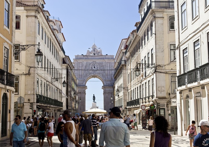 Portugalczycy częściej kojarzą Polskę z wojną, ale jej popularność nie słabnie wśród studentów
