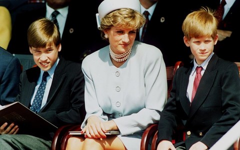 James Hewitt: "Diana próbowałaby nakłonić Williama i Harry'ego do zażegnania sporu"