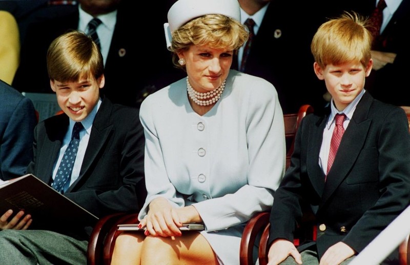 James Hewitt: "Diana próbowałaby nakłonić Williama i Harry'ego do zażegnania sporu"