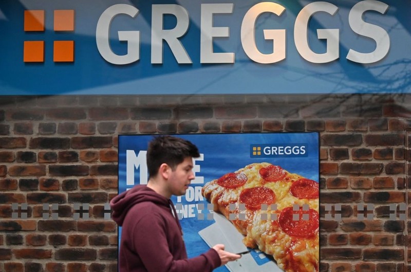 Pizza napędza sprzedaż w sieci Greggs, ale pasztecik z kiełbasą wciąż króluje