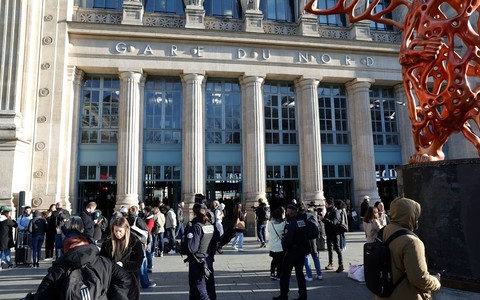 Paris trains halted and area evacuated after WW2 bomb found