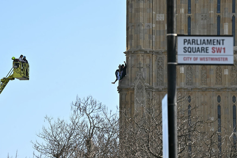 Area around Big Ben closed as man with Palestinian flag climbs Elizabeth Tower