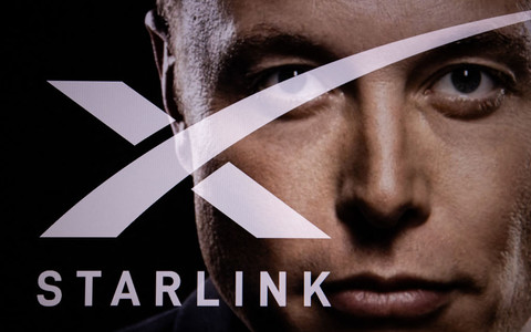 Musk threatens Ukraine to shut down Starlinks. Minister Sikorski responds