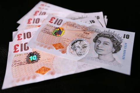 Plastikowe banknoty £10 coraz bliżej. Co stanie się z papierowymi odpowiednikami?