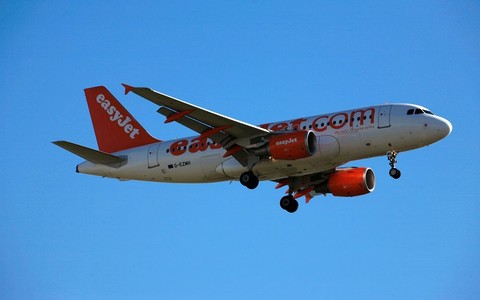 EasyJet zawiesza pilota, który niemal uderzył w górę podczas lotu do Egiptu