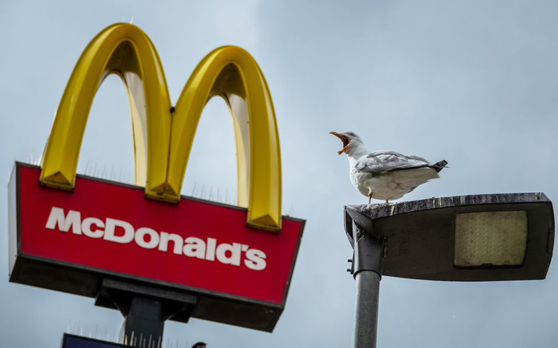 Wszystkie lokale McDonald's w UK z ostrzeżeniem. Chodzi o molestowanie seksualne pracowników