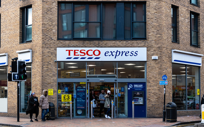 Tesco bezpłatnie oddaje żywność klientom, aby ograniczyć ilość marnotrawionych produktów