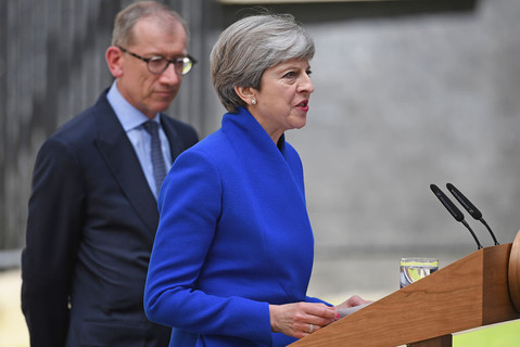 Theresa May otrzymała od królowej misję stworzenia nowego rządu